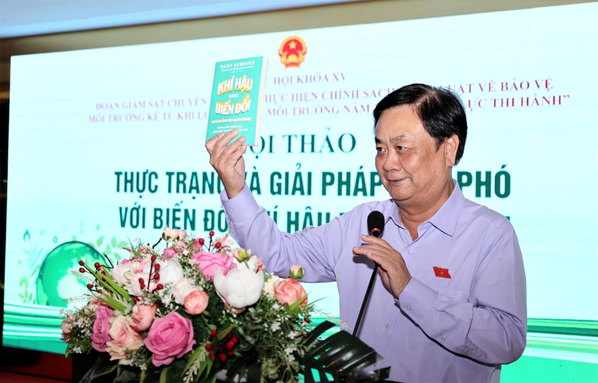Phó Chủ tịch Quốc hội Lê Minh Hoan- Trưởng Đoàn giám sát của Quốc hội phát biểu tại hội thảo. Ảnh: Hải Hành.