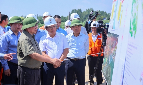 Đường dây 500 kV Lào Cai-Vĩnh Yên sắp hoàn thành trong 6 tháng thay vì 2 năm