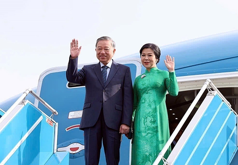 Tổng Bí thư Tô Lâm cùng Phu nhân bắt đầu chuyến thăm cấp Nhà nước tới Hàn Quốc. Ảnh: TTXVN