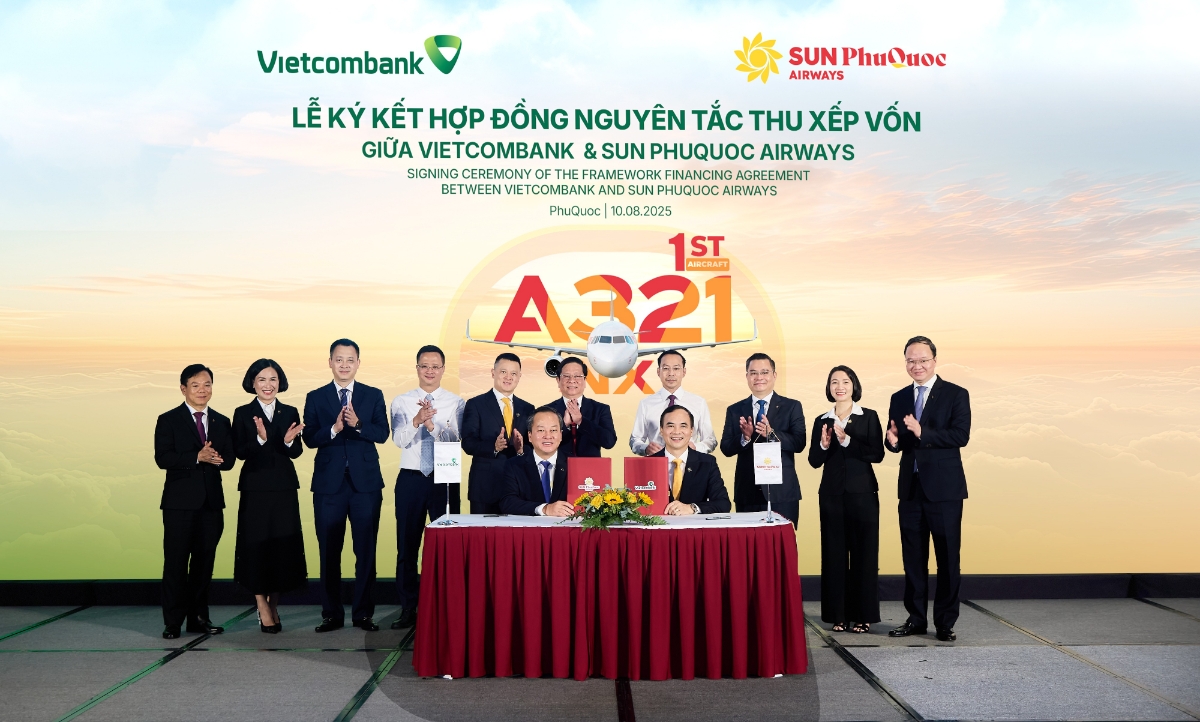Lễ ký kết hợp đồng nguyên tắc giữa Vietcombank và Sun PhuQuoc Airways ngày 10/8/2025.