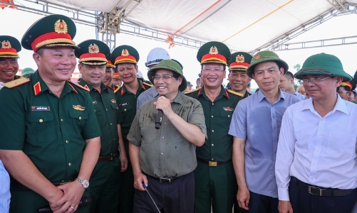 Thủ tướng kiểm tra tiến độ các dự án hạ tầng tại Hoà Bình