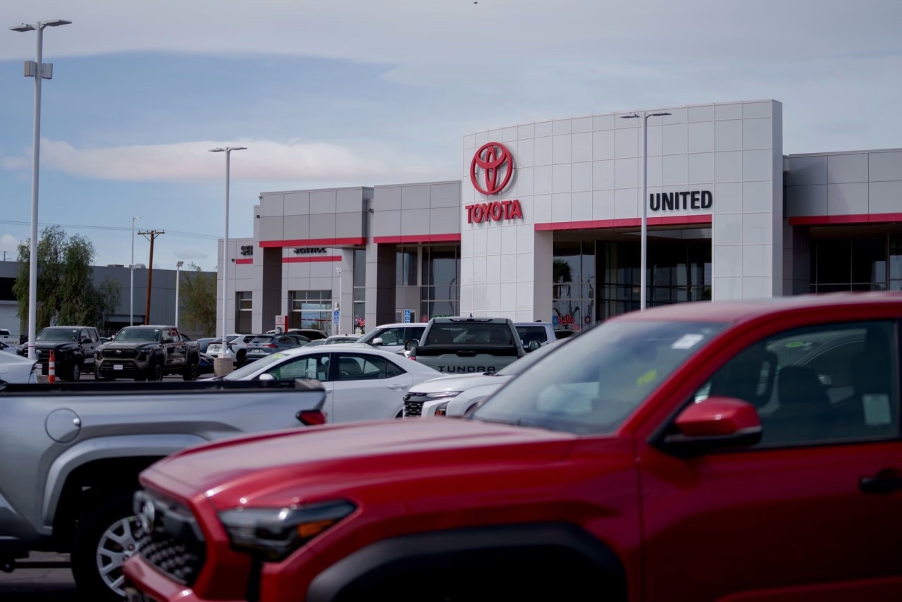 <i>Hôm thứ Năm tuần qua, Toyota cho biết mức thuế quan cao hơn đã làm giảm lợi nhuận hoạt động của hãng khoảng 3 tỷ USD - khoản lỗ lớn nhất mà một nhà sản xuất ô tô báo cáo cho đến nay.</i>