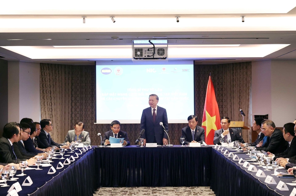 Tổng Bí thư Tô Lâm gặp mặt Mạng lưới Đổi mới sáng tạo Việt Nam tại Hàn Quốc. Ảnh: TTXVN