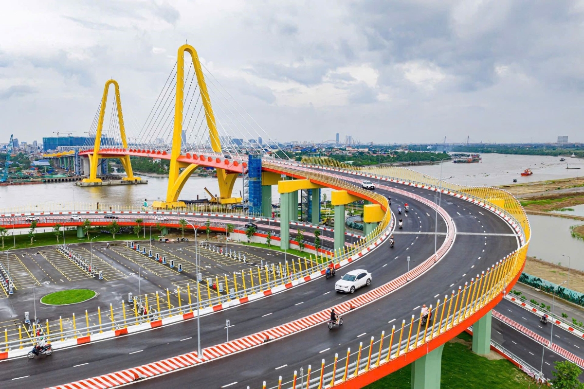 Cầu Hoàng Gia vừa thông xe ngày 15/7/2025 là một trong những công trình hạ tầng tiêu biểu do Vingroup triển khai xây dựng tại Hải Phòng.