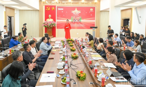 “Cùng Việt Nam tiến bước” lan toả tinh thần dân tộc chưa từng có