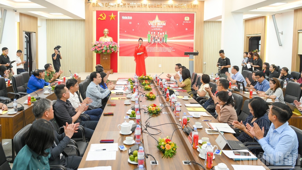 Toàn cảnh buổi họp báo công bố đi bộ toàn quốc “Cùng Việt Nam tiến bước”. Ảnh: Thế Đại