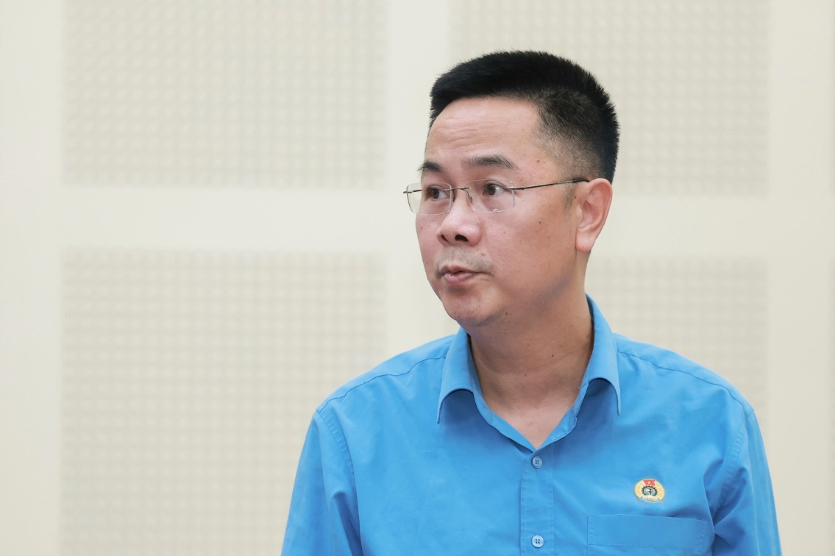 Ông Lại Hoàng Dũng, Chủ tịch Công đoàn cơ sở Công ty TNHH Electronics Samsung Việt Nam (SEV), đại diện doanh nghiệp chia sẻ tại chương trình. Ảnh: Tô Thế.