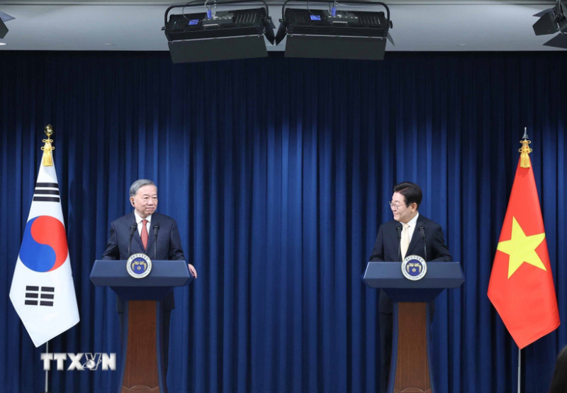 Tổng Bí thư Tô Lâm và Tổng thống Hàn Quốc Lee Jae Myung gặp gỡ báo chí. Ảnh: TTXVN