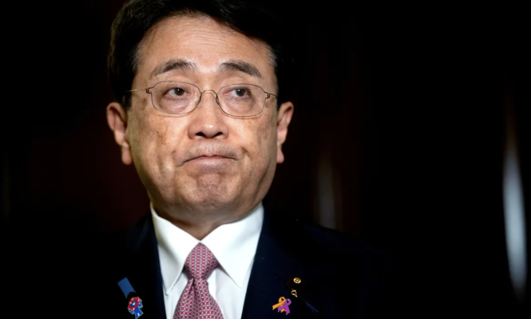 Bộ trưởng Bộ Phục hồi kinh tế Nhật Bản Ryosei Akazawa - Ảnh: Bloomberg.