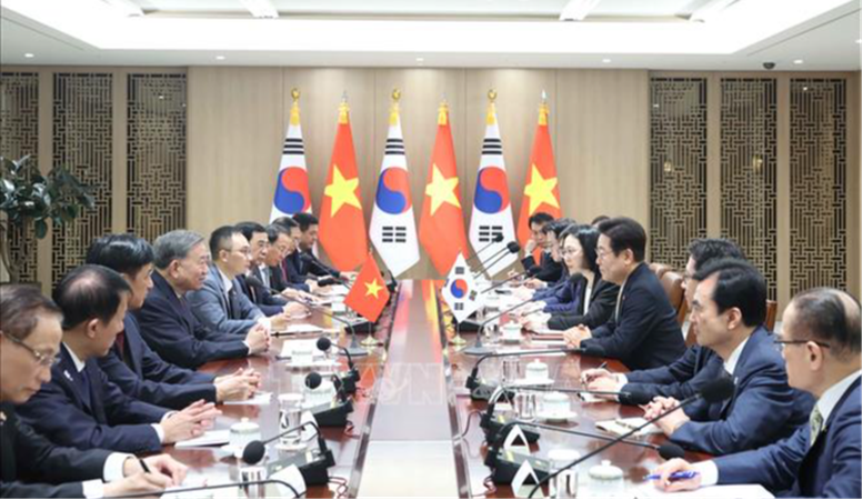 Tổng Bí thư Tô Lâm hội đàm cấp cao với Tổng thống Hàn Quốc Lee Jae Myung. Ảnh: TTXVN