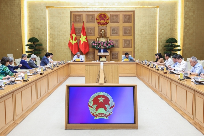 Toàn cảnh cuộc làm việc với Ban Nghiên cứu phát triển kinh tế tư nhân. Ảnh: VGP