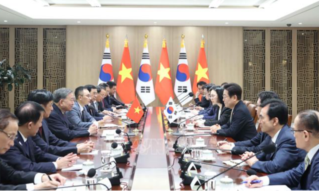 Tổng Bí thư Tô Lâm hội đàm cấp cao với Tổng thống Hàn Quốc Lee Jae Myung. Ảnh: TTXVN