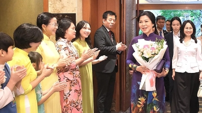 Phu nhân Ngô Phương Ly gặp mặt các cô dâu Việt Nam tại Hàn Quốc 