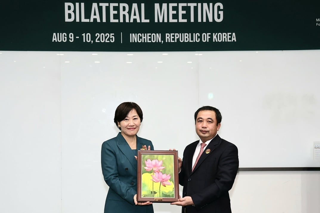 Bộ trưởng&nbsp;Song Miryung và Quyền Bộ trưởng Trần Đức Thắng.
