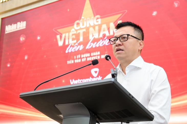 Ông Lê Quốc Minh, Tổng Biên tập Báo Nhân Dân phát biểu tại buổi họp báo. Ảnh: Thế Đại