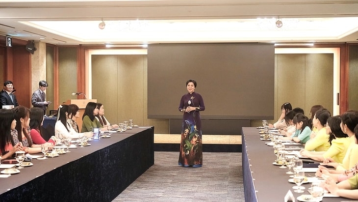 Phu nhân Ngô Phương Ly bày tỏ vui mừng và xúc động khi gặp các cô dâu Việt đang sinh sống tại Hàn Quốc