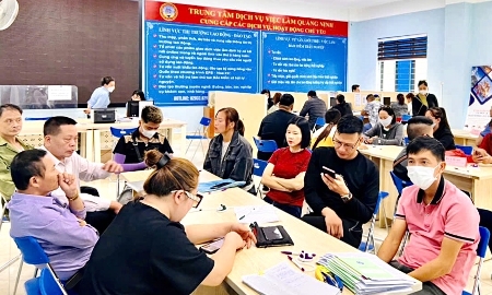 Một phiên giao dịch việc làm tại Trung tâm Dịch vụ việc làm tỉnh Quảng Ninh.