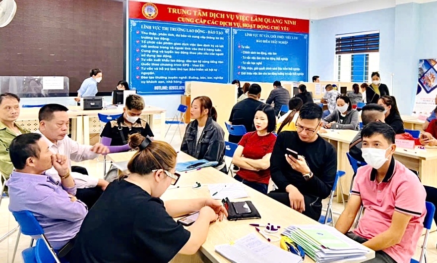 Một phiên giao dịch việc làm tại Trung tâm Dịch vụ việc làm tỉnh Quảng Ninh.