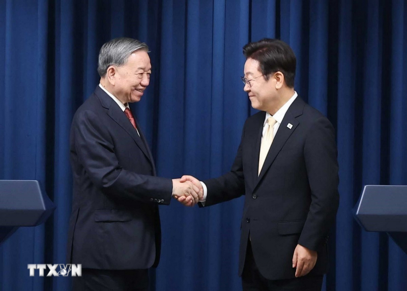 Tổng Bí thư Tô Lâm và Tổng thống Hàn Quốc Lee Jae Myung. Ảnh: TTXVN