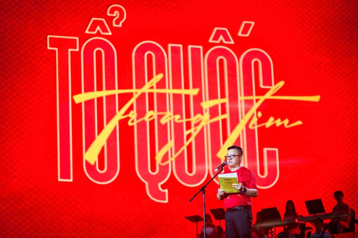 Đồng chí Lê Quốc Minh, Ủy viên Trung ương Đảng, Tổng Biên tập Báo Nhân Dân, Phó Trưởng Ban Tuyên giáo và Dân vận Trung ương, Chủ tịch Hội Nhà báo Việt Nam,&nbsp;phát biểu khai mạc chương trình