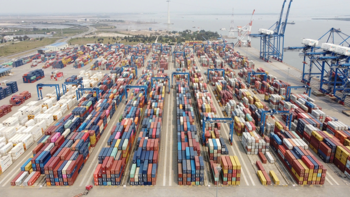 Sản lượng hàng hoá thông qua cảng Hải Phòng 7 tháng mới đạt 40% kế hoạch năm.