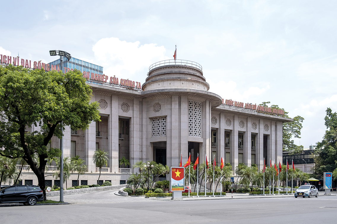 Sau khi đã điều chỉnh giảm mạnh lãi suất từ năm 2023, Ngân hàng Nhà nước tiếp tục giữ nguyên các mức lãi suất điều hành trong các tháng đầu năm 2025