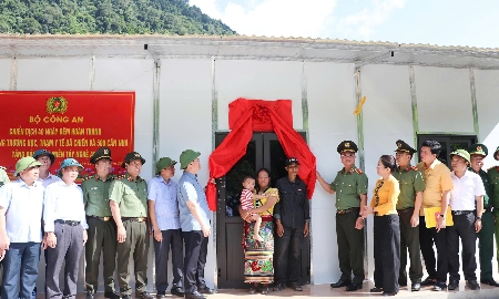 Cao điểm 40 ngày đêm xây nhà, trường học cho đồng bào vùng lũ Nghệ An