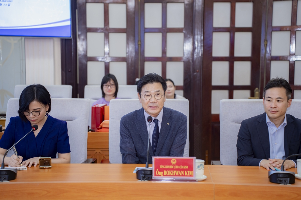 Ông Bokhwan Kim, Tổng Giám đốc Công ty Hạ tầng và Phát triển Đô thị Hải ngoại Hàn Quốc, phát biểu tại lễ ký kết.