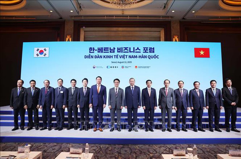 Tổng Bí thư Tô Lâm và Thủ tướng Hàn Quốc Kim Min Seok cùng các đại biểu dự Diễn đàn kinh tế Việt Nam – Hàn Quốc. Ảnh: TTXVN