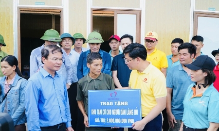 Quỹ Thiện Tâm nhận Huân chương Lao động Hạng Nhất