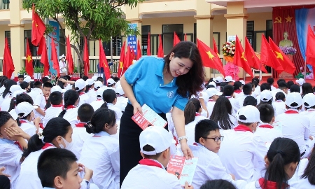 Thông tin quyền lợi bảo hiểm y tế đến học sinh. Ảnh: Duy Nguyễn.