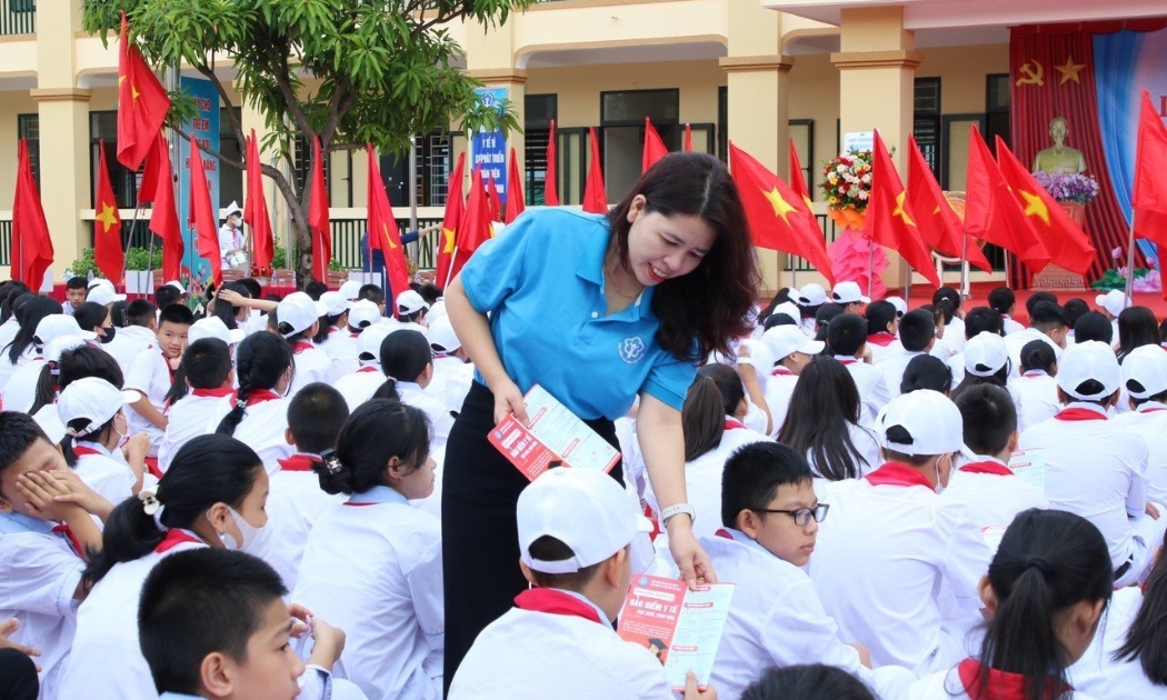 Thông tin quyền lợi bảo hiểm y tế đến học sinh. Ảnh: Duy Nguyễn.