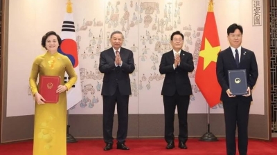 Cooperation documents between Vietnam and South Korea signed
