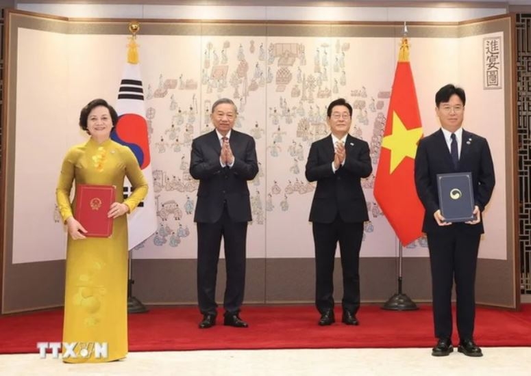 Cooperation documents between Vietnam and South Korea signed