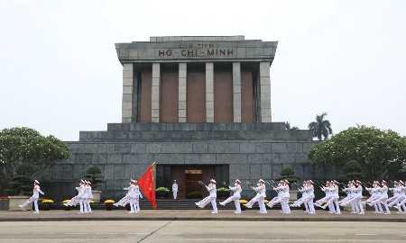 Giá vé máy bay tăng, du lịch “nóng” cùng đại lễ Quốc khánh 2/9