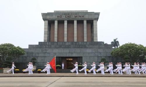 Giá vé máy bay tăng, du lịch “nóng” cùng đại lễ Quốc khánh 2/9