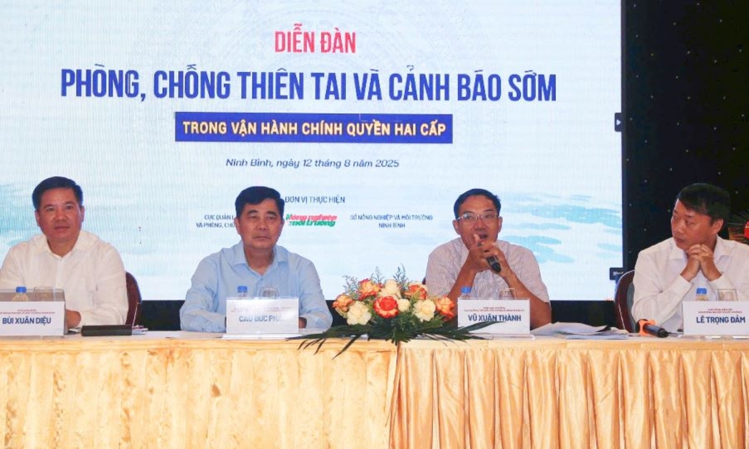 Các đồng chủ toạ diễn đàn.
