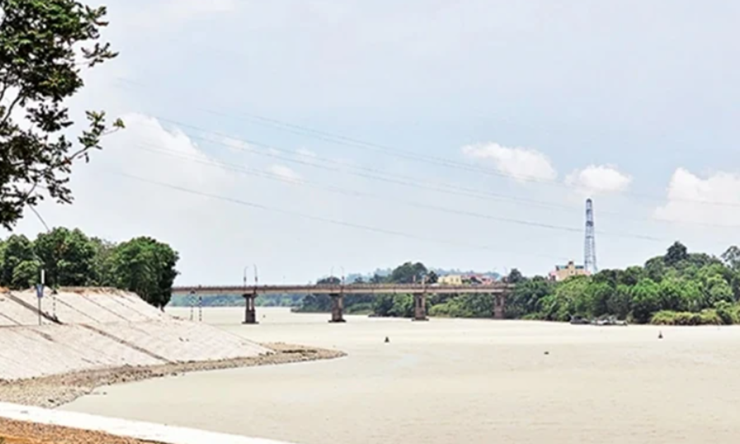 Bờ tả sông Chu phía thượng lưu cầu Vạn Hà được kè lát, bảo đảm ứng phó với lũ.