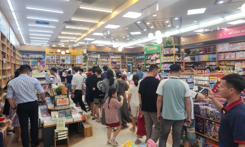 Khuyến mãi mùa tựu trường: hàng loạt chương trình giảm giá đến 50%