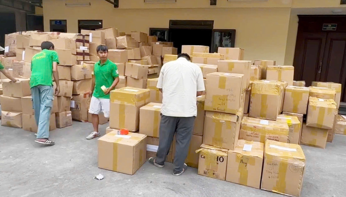 1.164 thùng thuốc thành phẩm và nguyên liệu dùng điều trị bệnh xương khớp, phong ngứa.