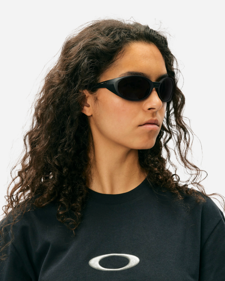 Mẫu kính Eye Jacket của Oakley đang trở thành xu hướng.
