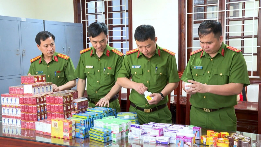 Công an Thanh Hóa thu giữ 21 loại thuốc tân dược, thuốc chữa xương khớp giả.