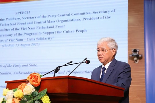 Ông Đỗ Văn Chiến, Ủy viên Bộ Chính trị, Bí thư Trung ương Đảng, Bí thư Đảng ủy Mặt trận Tổ quốc, các đoàn thể Trung ương, Chủ tịch Ủy ban Trung ương MTTQ Việt Nam phát biểu tại Lễ phát động.