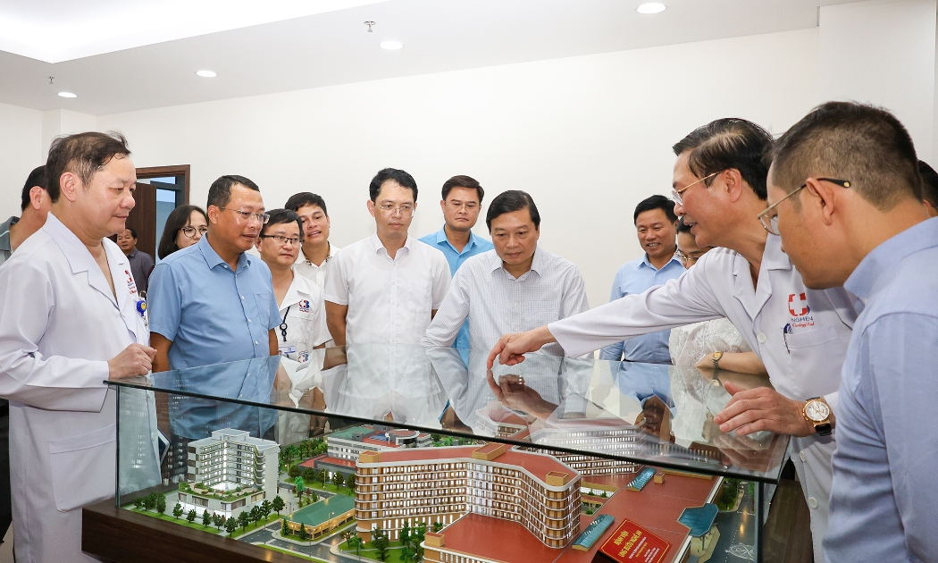 Chủ tịch UBND tỉnh Nghệ An Lê Hồng Vinh kiểm tra Dự án Bệnh viện Ung bướu Nghệ An giai đoạn 2
