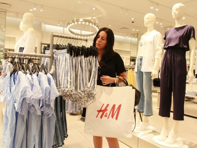 Tập đoàn thời trang lớn nhất thế giới H&M sẽ mở rộng chuỗi cung ứng tại Việt Nam.