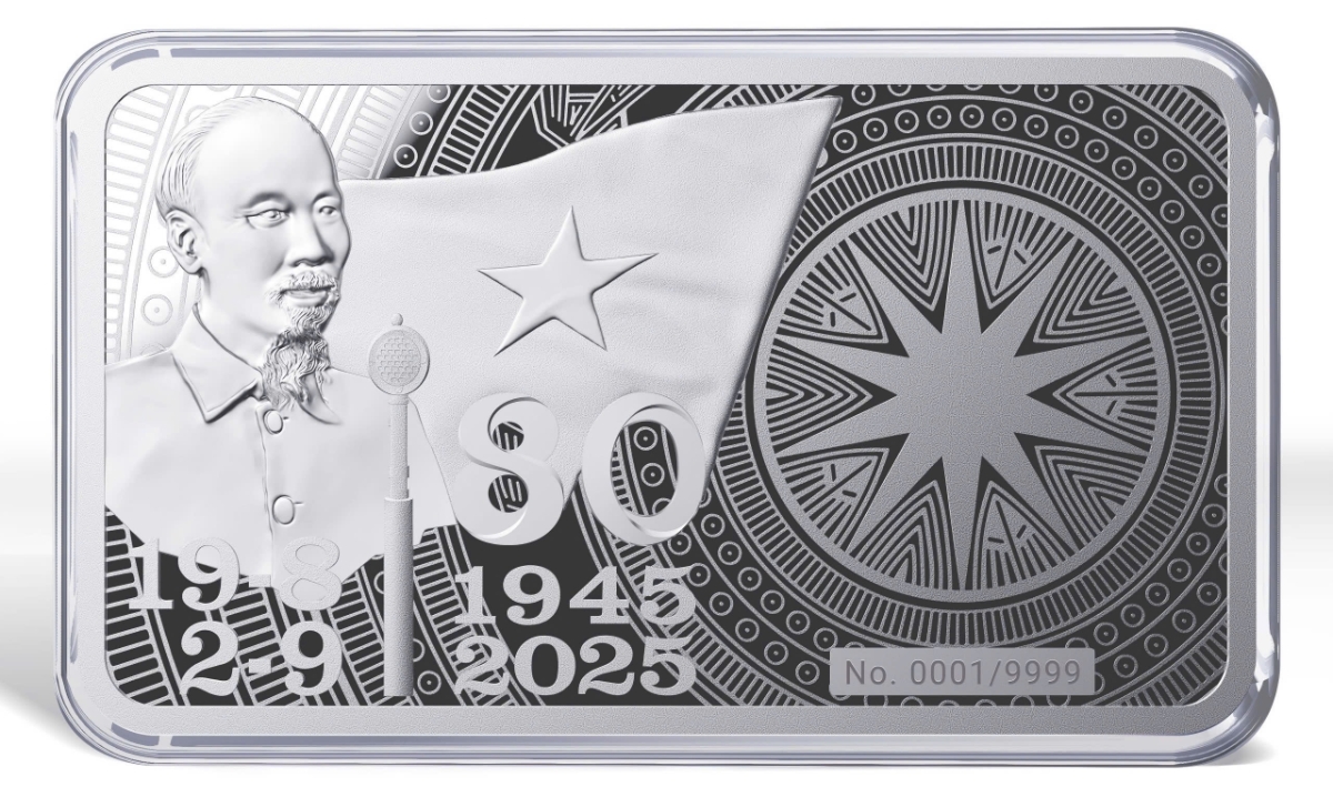 Mặt bạc thỏi được khắc họa biểu trưng chính thức kỷ niệm 80 năm Quốc khánh 2/9