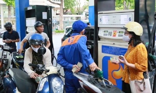 Đồng loạt giảm giá xăng dầu