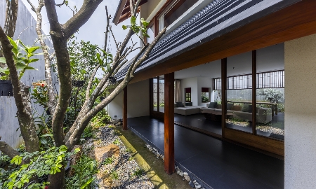Ảnh trong bài: Hiroyuki Oki, Anh Chương