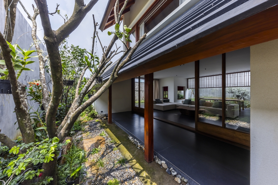Ảnh trong bài: Hiroyuki Oki, Anh Chương