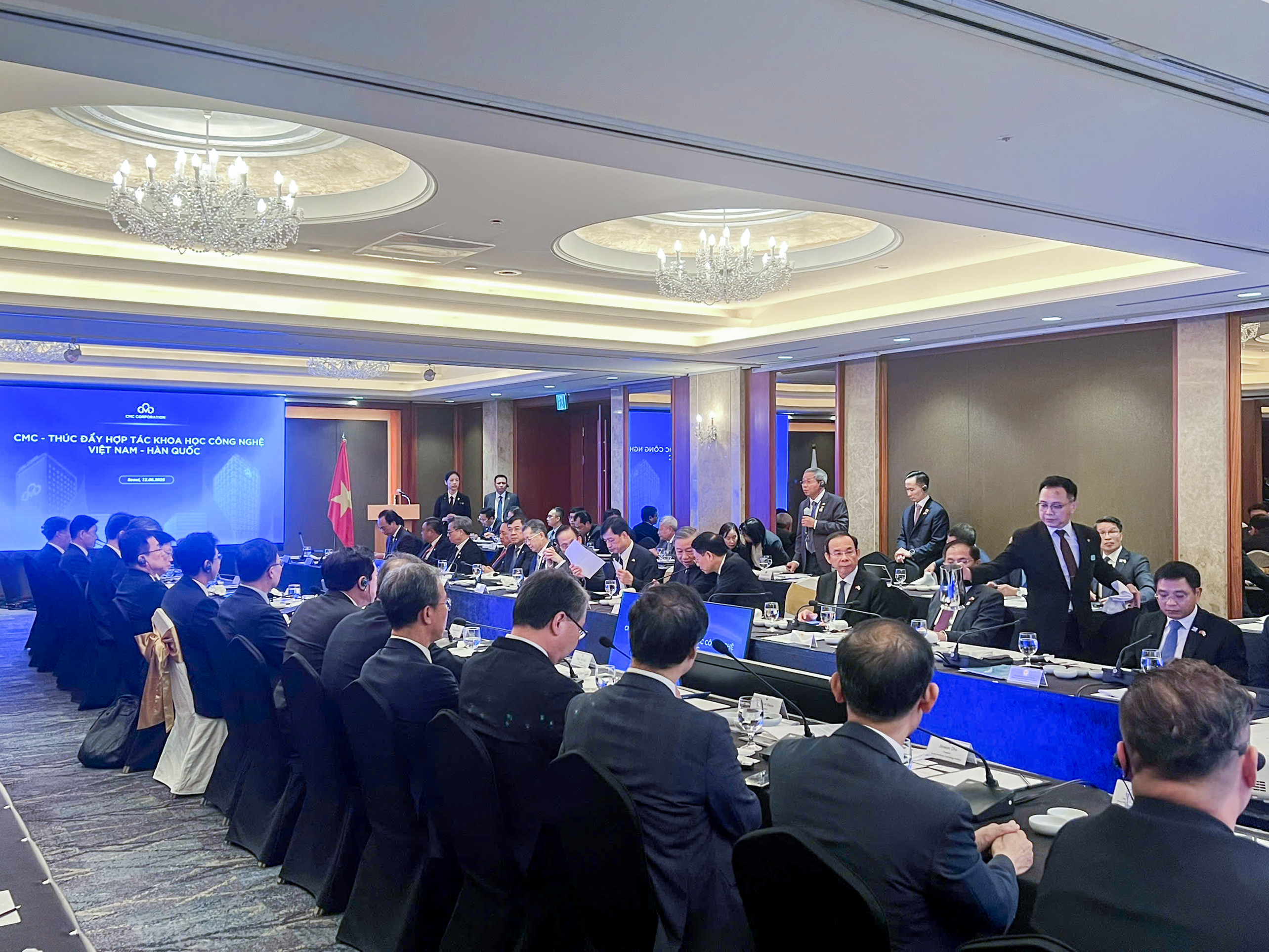 Ông Nguyễn Trung Chính, Chủ tịch HĐQT/Chủ tịch Điều hành Tập đoàn Công nghệ CMC phát biểu tại Tọa đàm
